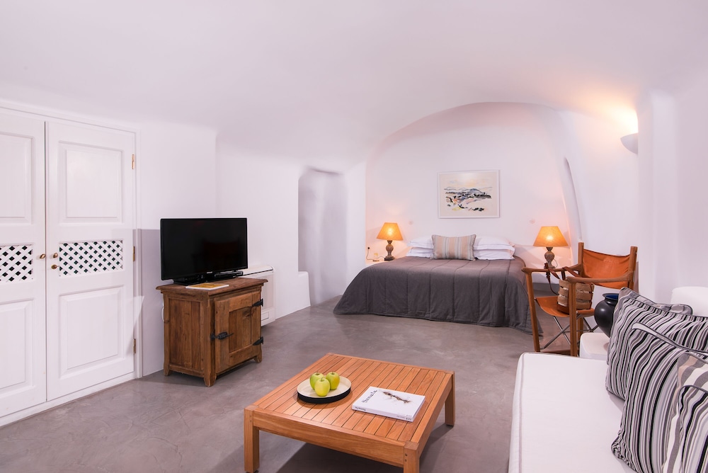 Louisa Cave Suite with Caldera View
