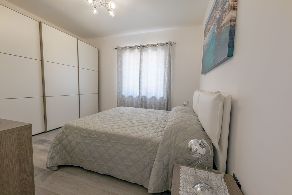 House, 3 Bedrooms, Balcony, City View photo 3