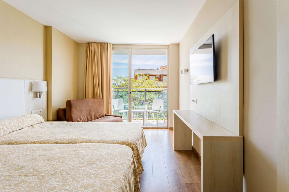 Double Room (1 Adult) - Photo 1