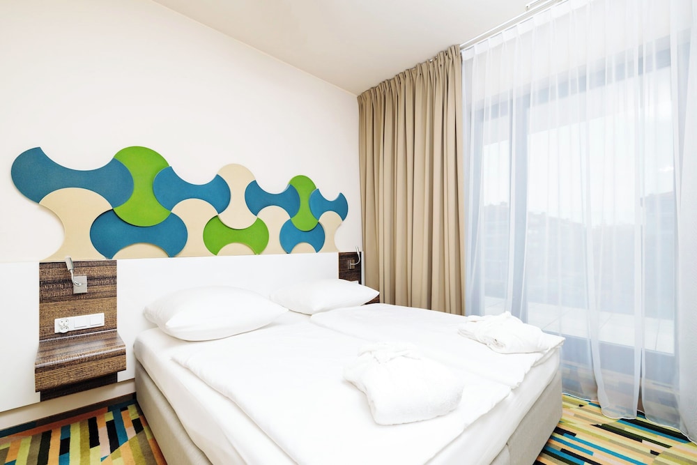 Luxury Apartment, Hot Tub, Partial Sea View photo 2