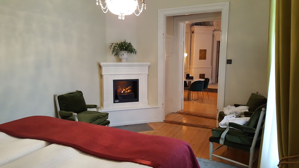 Suite, 1 King Bed, Non Smoking photo 2