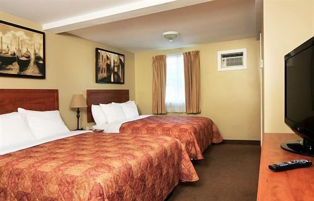Standard Room, 1 Queen Bed photo 1