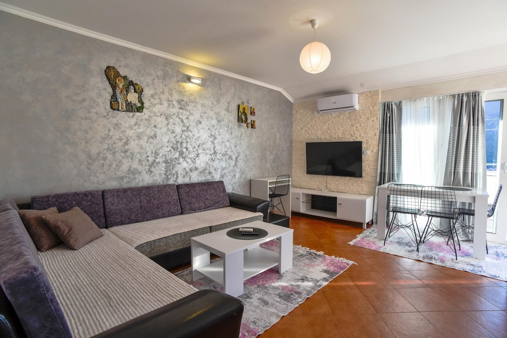 Apartment, Smoking