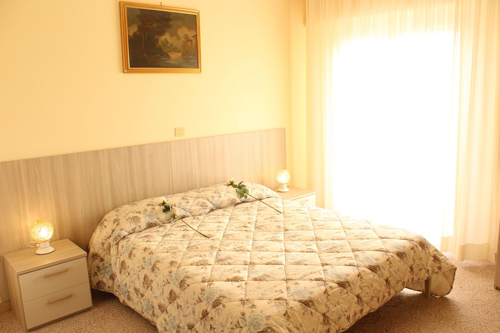 Double Room, Balcony, Partial Sea View photo 1