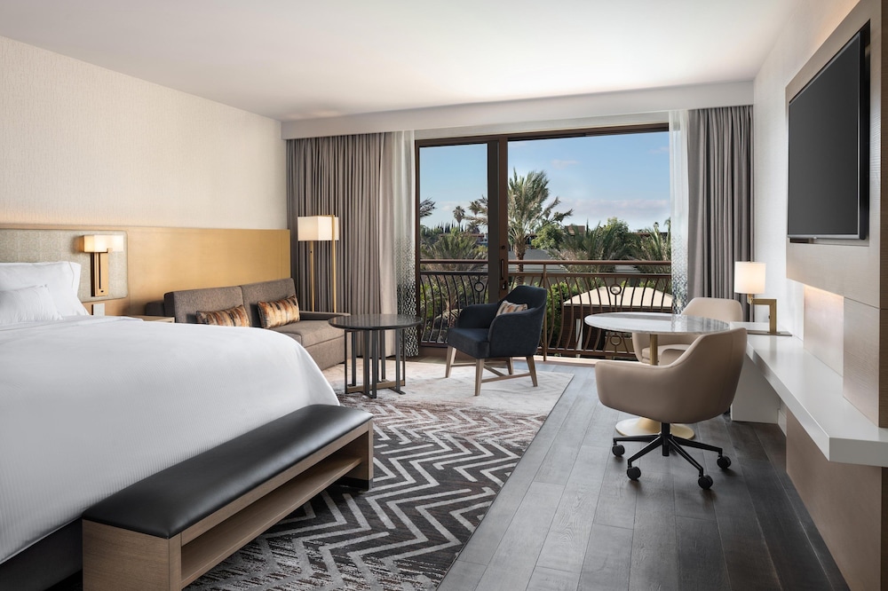 Studio, 1 King Bed with Sofa bed, Resort View (Hearing Accessible) - Photo 1