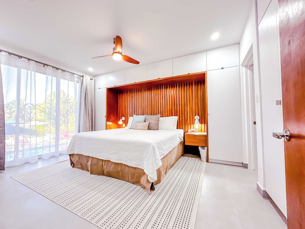 Suite, 2 Bedrooms, Pool View