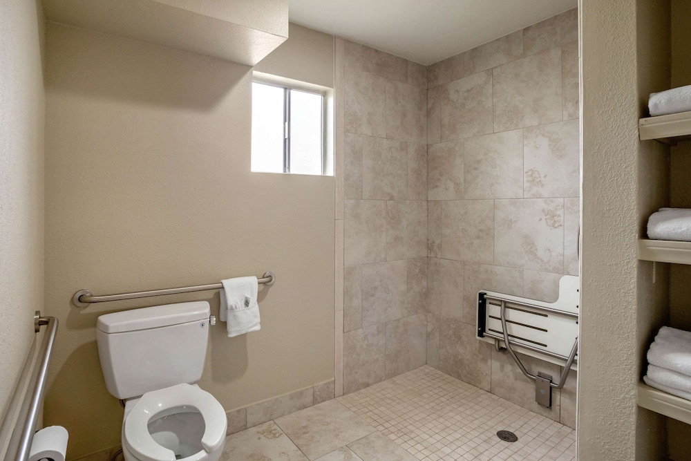 Suite, 2 Queen Beds, Non Smoking ( Efficiency) - Photo 13