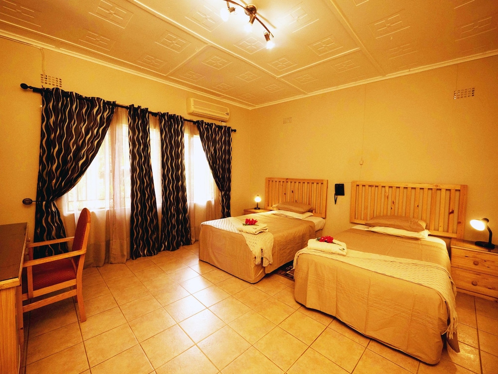 Double Room, 1 Queen Bed, Garden View, Garden Area