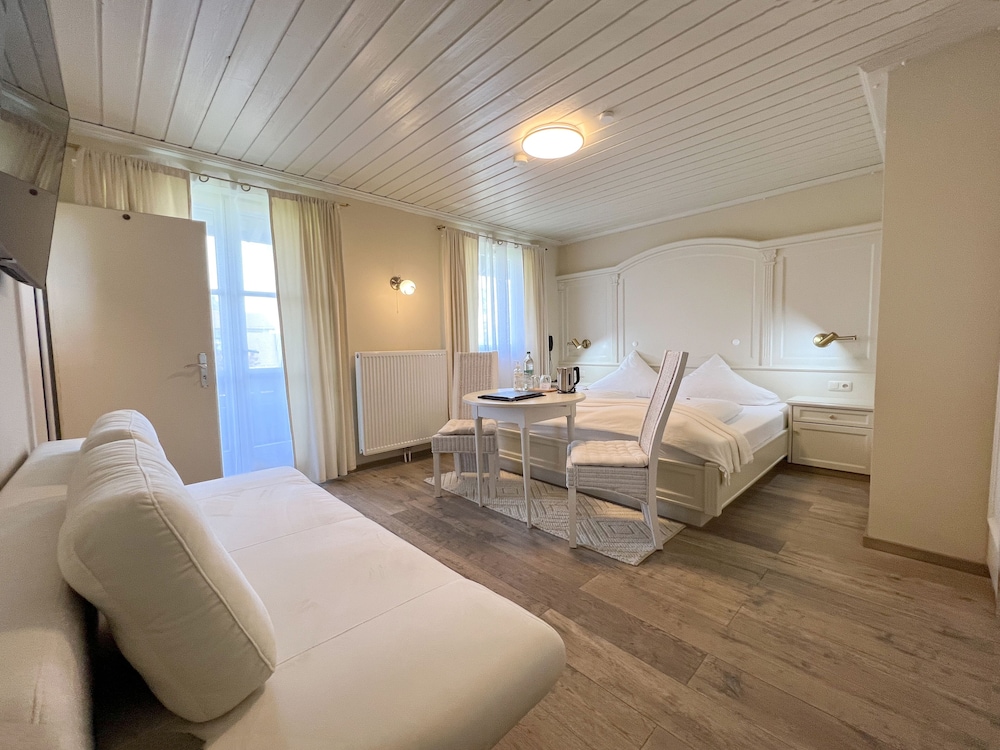 Classic Double Room, Balcony photo 2