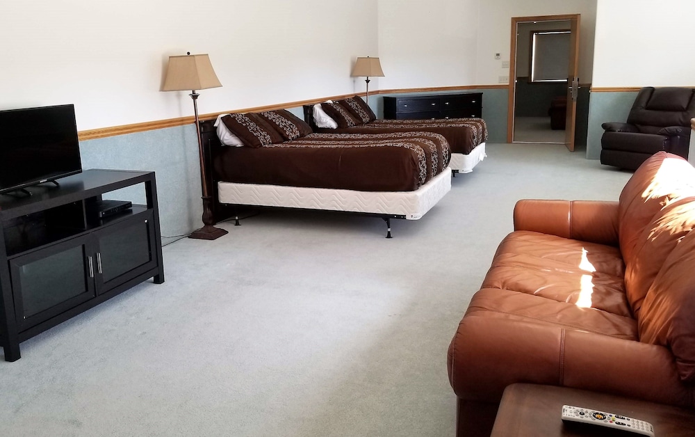 Panoramic Suite, 2 Bedrooms, Patio, Mountain View photo 2