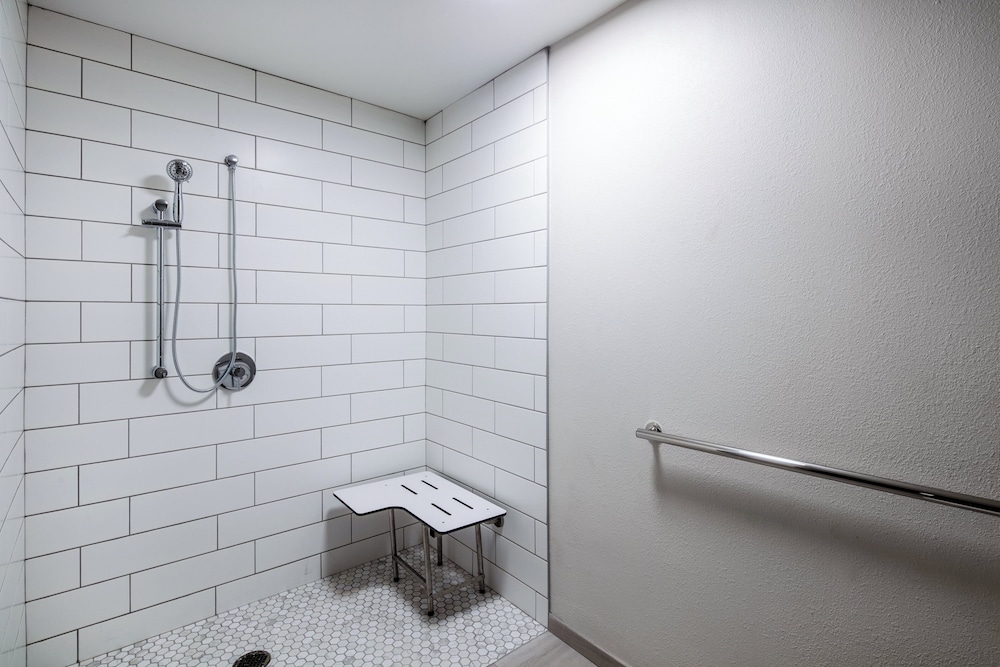 Standard Room, 1 King Bed, Accessible (Communications) - Photo 2