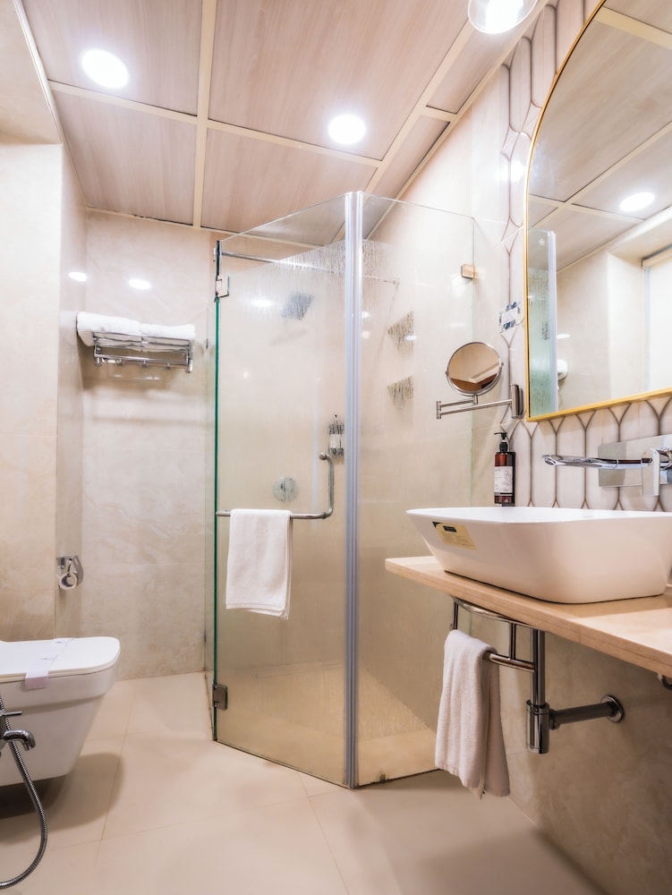 Executive Room - Photo 10