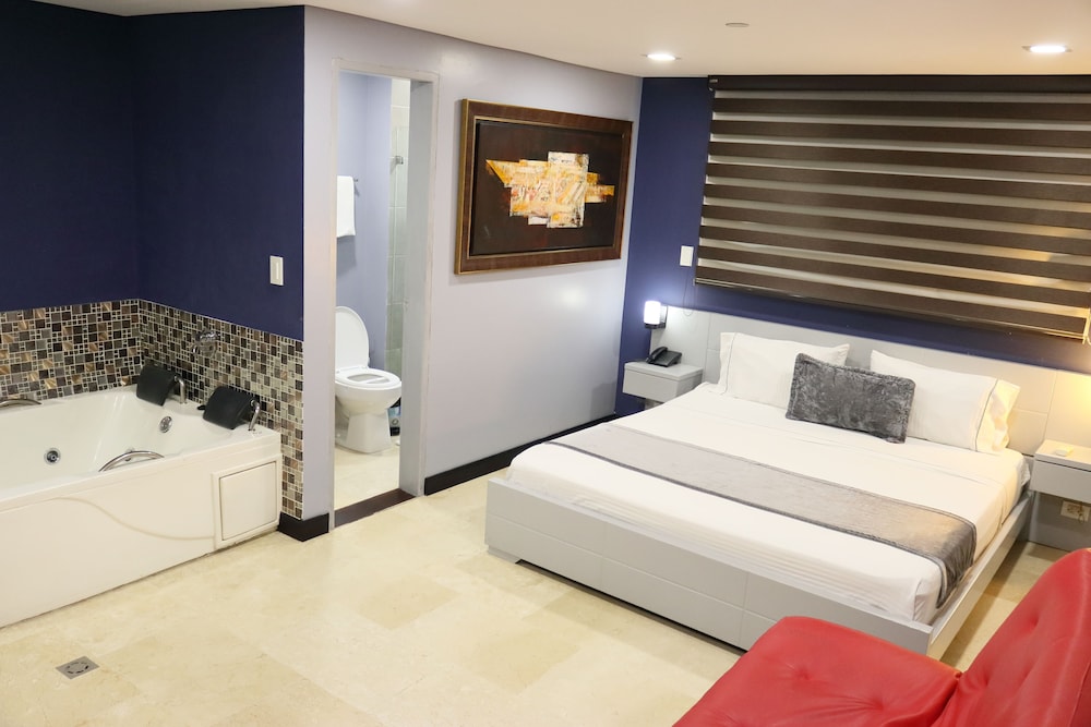 Suite, Jetted Tub photo 3