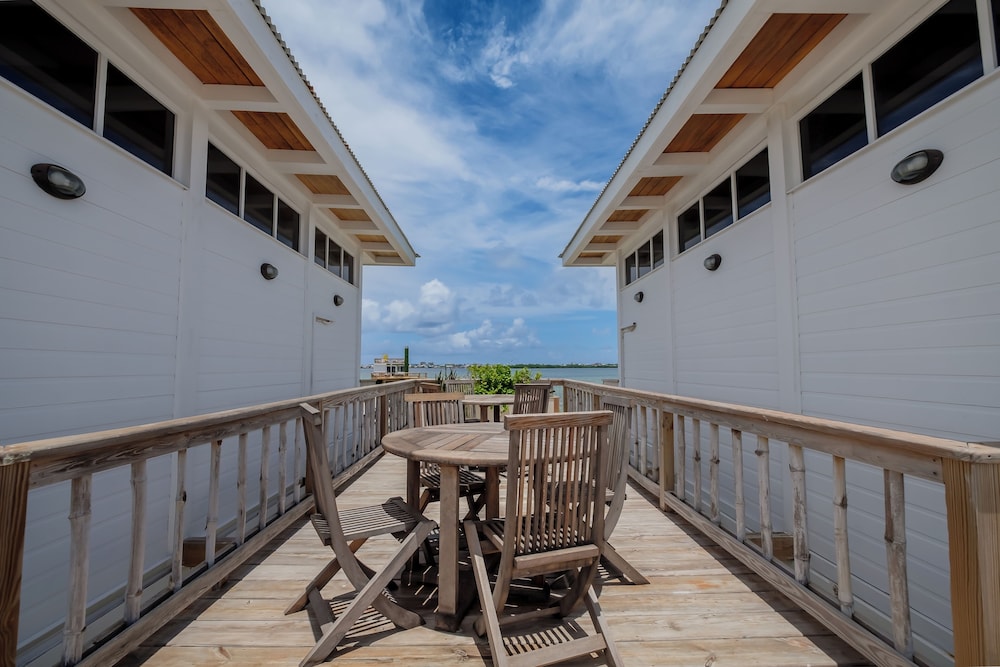 Premium Studio, 1 King Bed with Sofa bed, Beach View (Tikal Beach Front One Bedroom Studio) photo 2