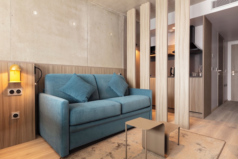 Club Double or Twin Room, Pool Access photo 2