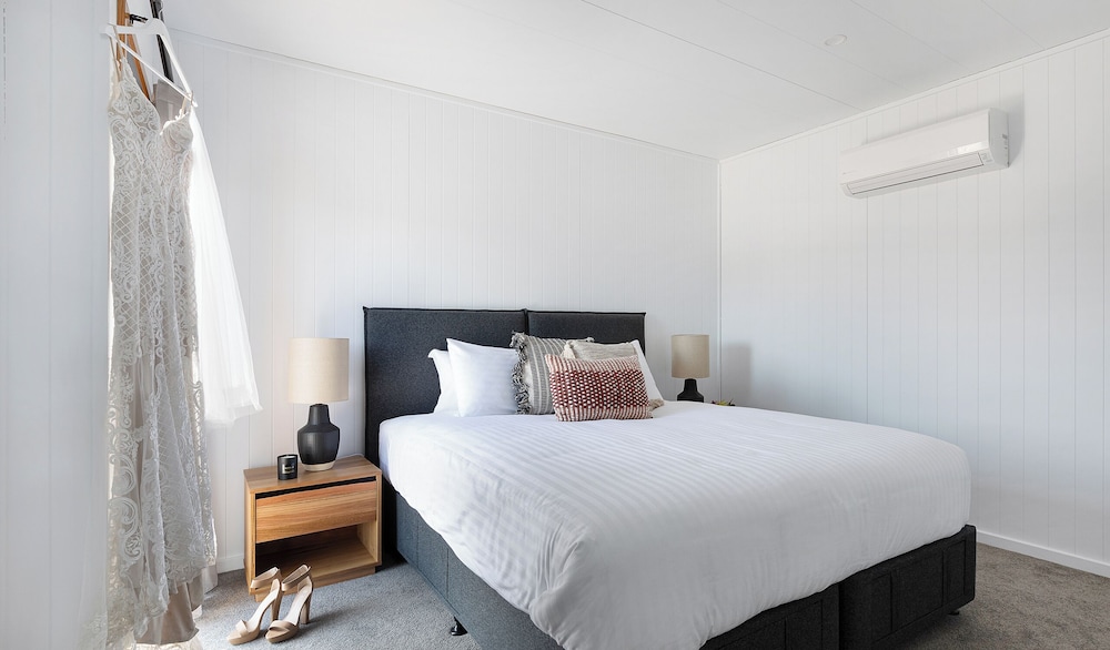 Basic Cabin, 1 King Bed, Mobility Accessible