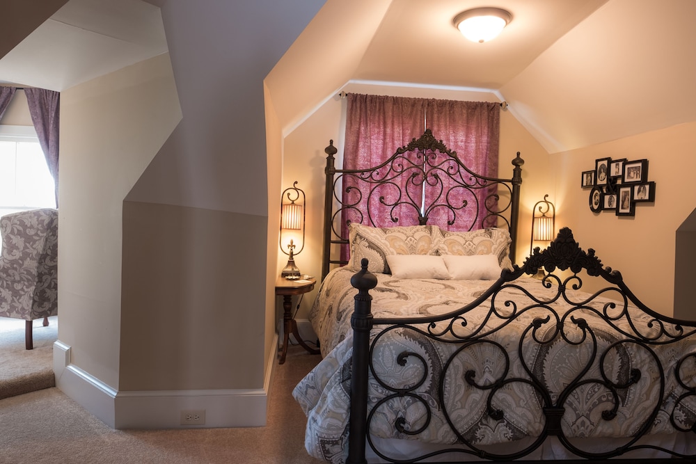 Premium Suite, 1 Queen Bed, Allergy Friendly, Tower