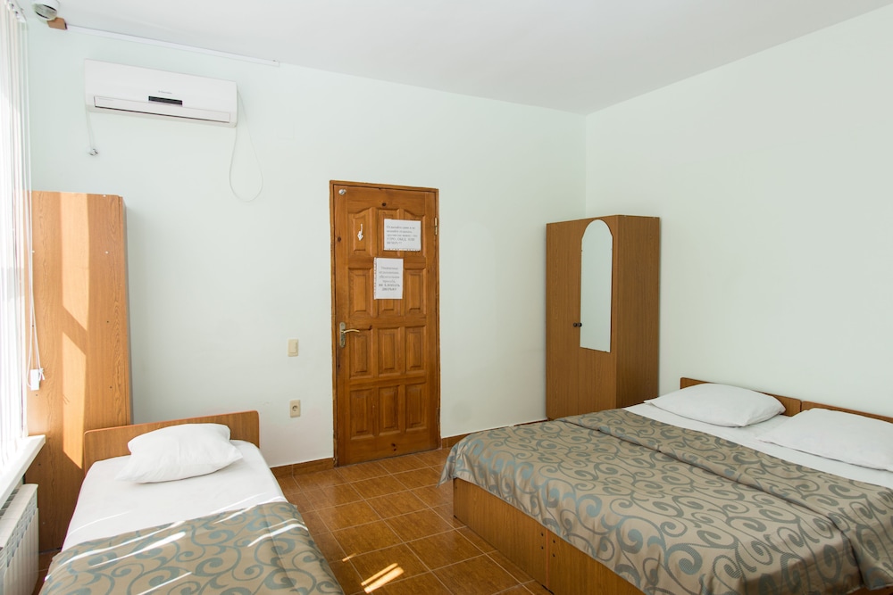 Standard Triple Room photo 2