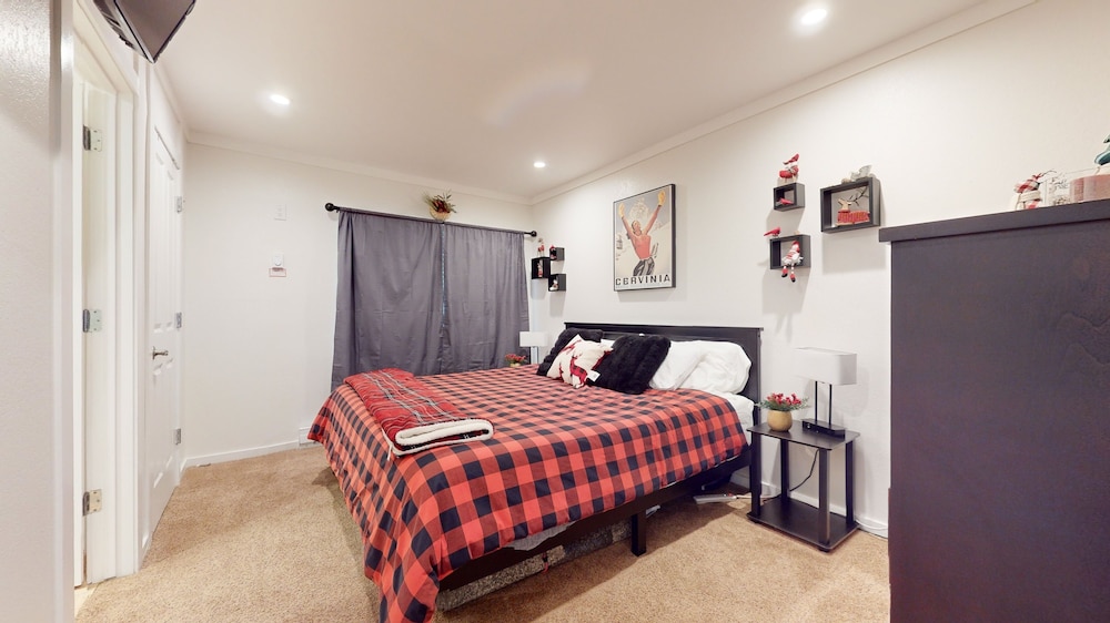 Condo, 2 Bedrooms