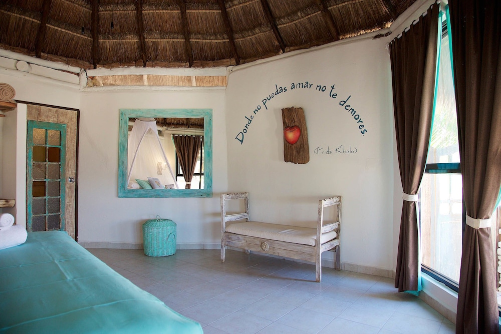 Royal Room, 1 King Bed, Oceanfront - Photo 8