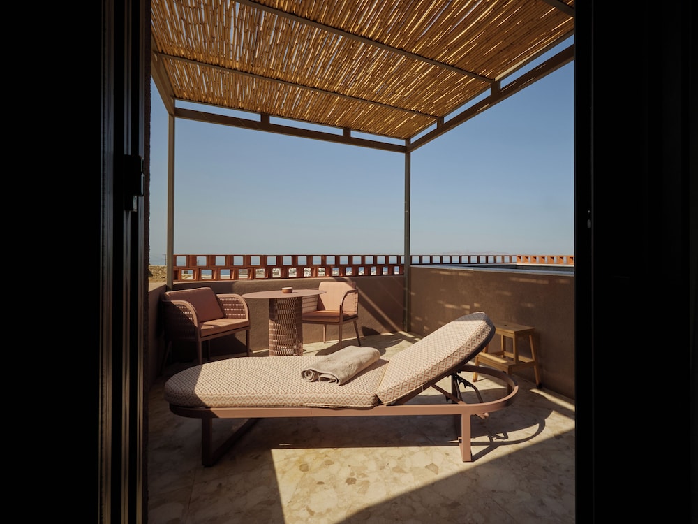 Superior Suite with Plunge Pool - Photo 16