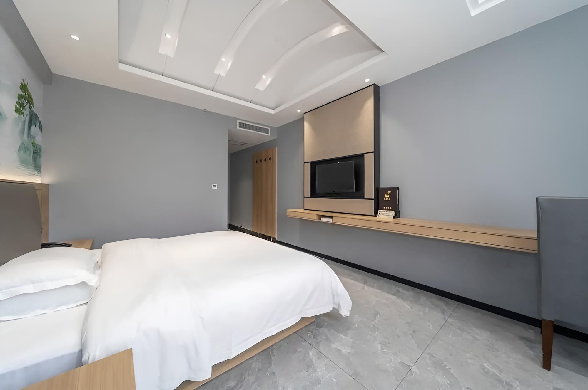 Luxury Room, 1 Queen Bed photo 3