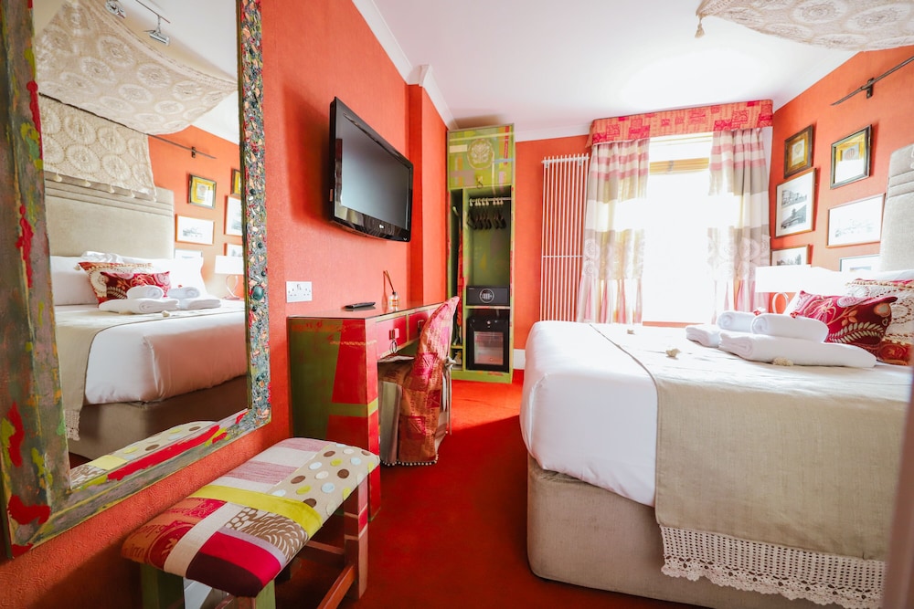 Standard Double Room, Ensuite photo 3