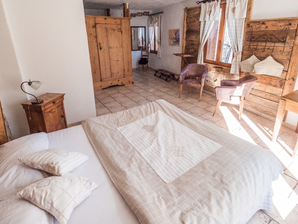 Double Room, Ensuite, Mountain View (La Paillasse)