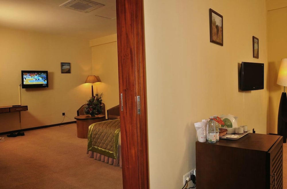 Suite, 1 King Bed photo 2