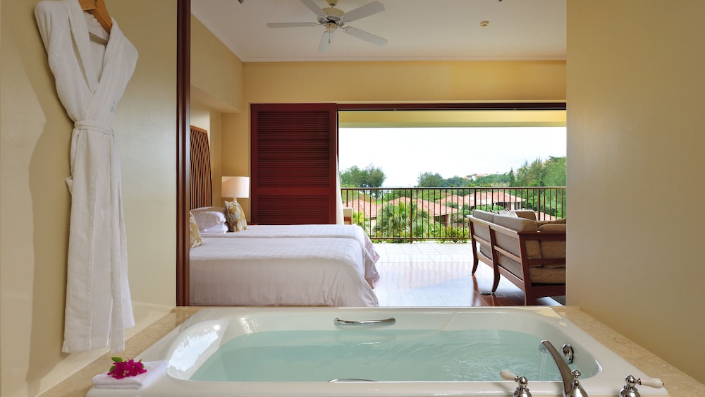 Club Deluxe with Sunset View, with Club Service, Non Smoking - Adult Only 13 or over - Photo 7