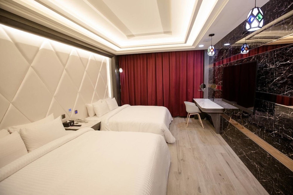 Family Twin Room, 1 Bedroom, Jetted Tub (with karaoke) photo 1