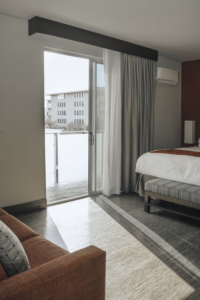Luxury Room, 1 King Bed photo 2