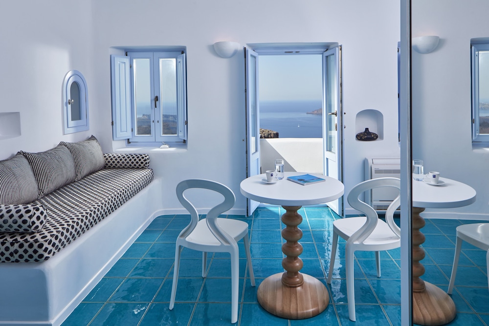 Senior Suite - Photo 1