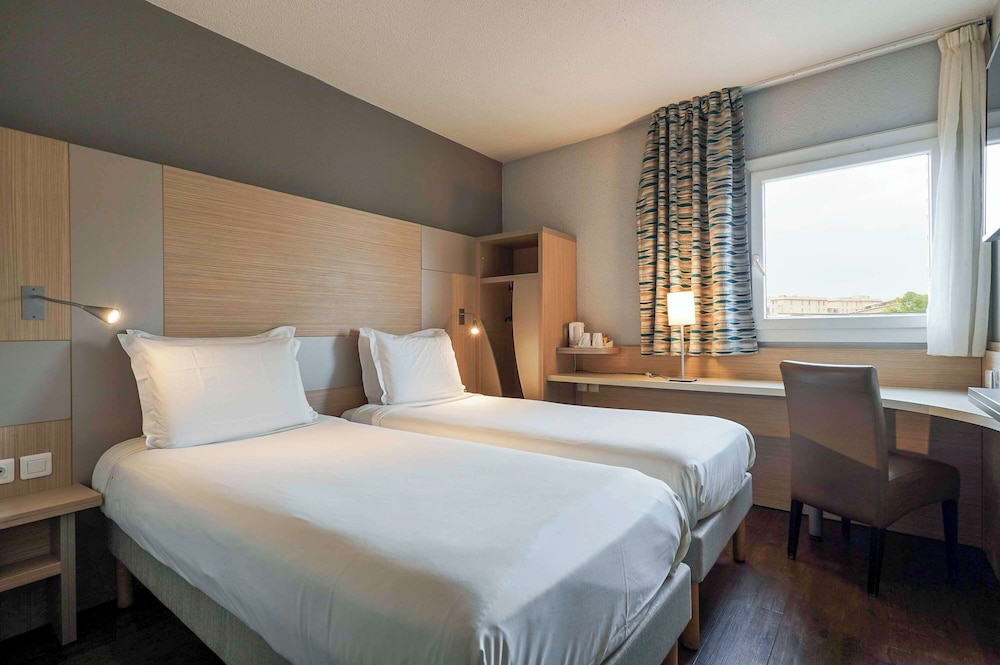 Standard Room, 2 Twin Beds - Photo 1