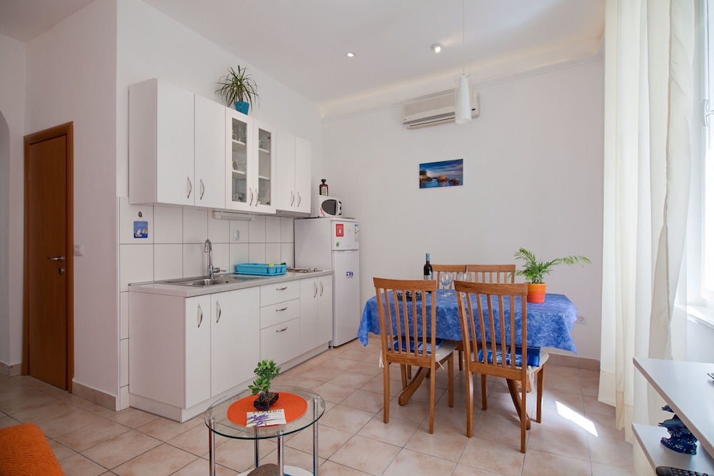 Apartment, 2 Bedrooms - Photo 11