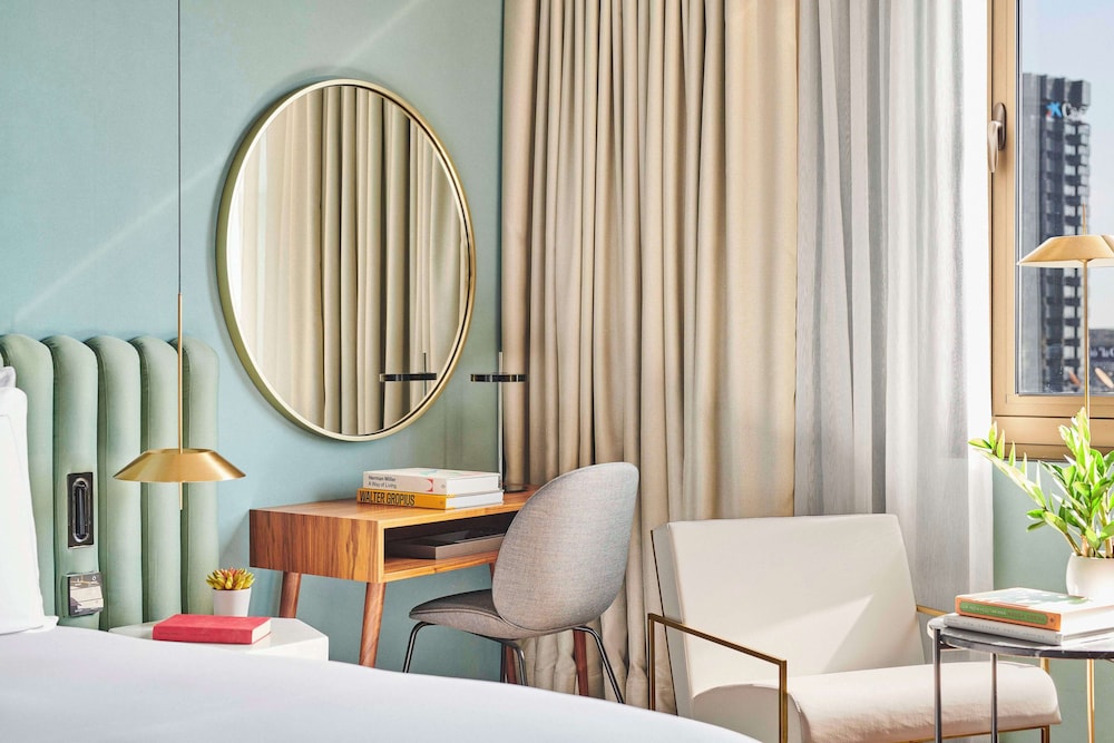Premium Room, 1 King Bed (WITH VIEW AND CLUB ACCESS)
