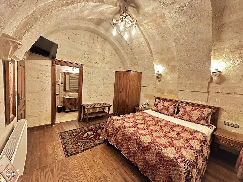 Deluxe Suite, Balcony - Photo 6