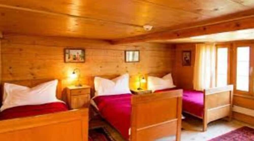 Traditional Triple Room, Shared Bathroom photo 2