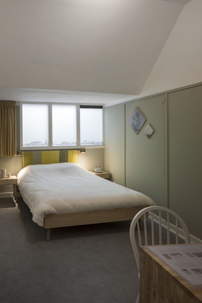 Standard Double Room (Fixed window with no view) photo 2