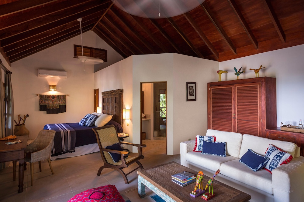 Rainforest Jr. Suite photo 3
