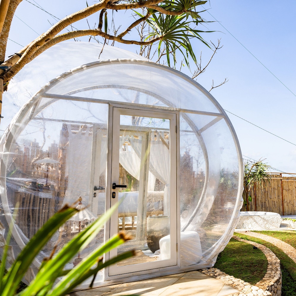 Superior Bubble, Bathtub, 100 m from the ocean