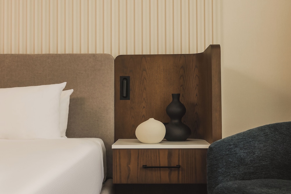 Luxury Room, 1 King Bed photo 2