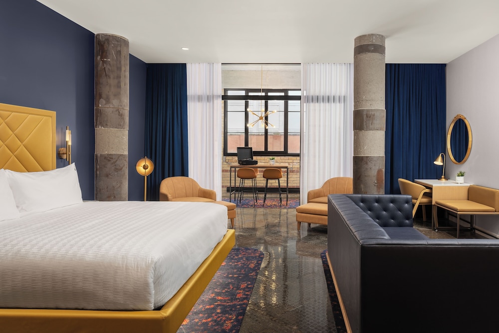 Suite, 1 King Bed, Terrace (Gold)