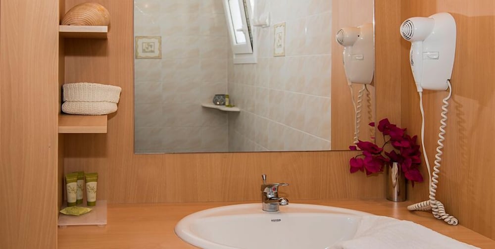 Superior Quadruple Room, 2 Bedrooms, Pool View photo 2