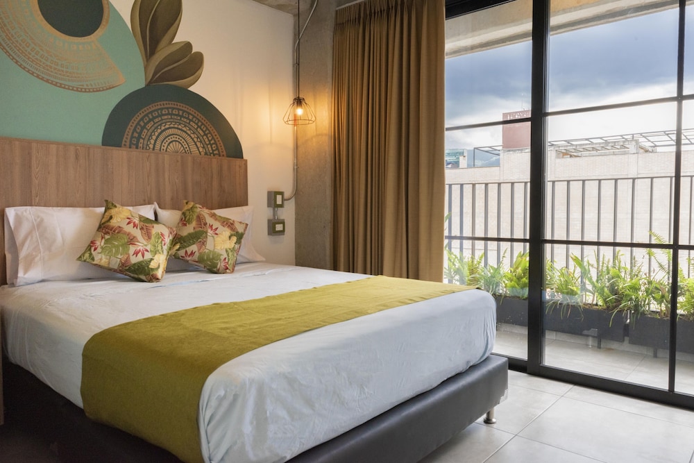 Deluxe Double Room, 1 King Bed, Balcony, City View