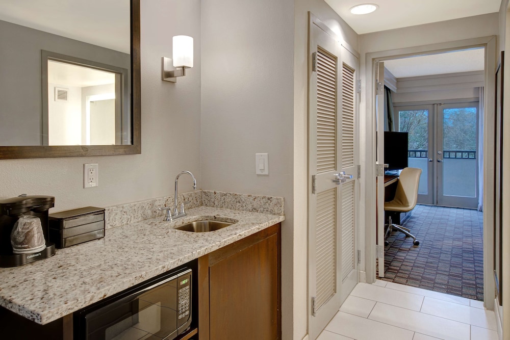 Room, 2 Double Beds, Balcony (South Wing) - Photo 1