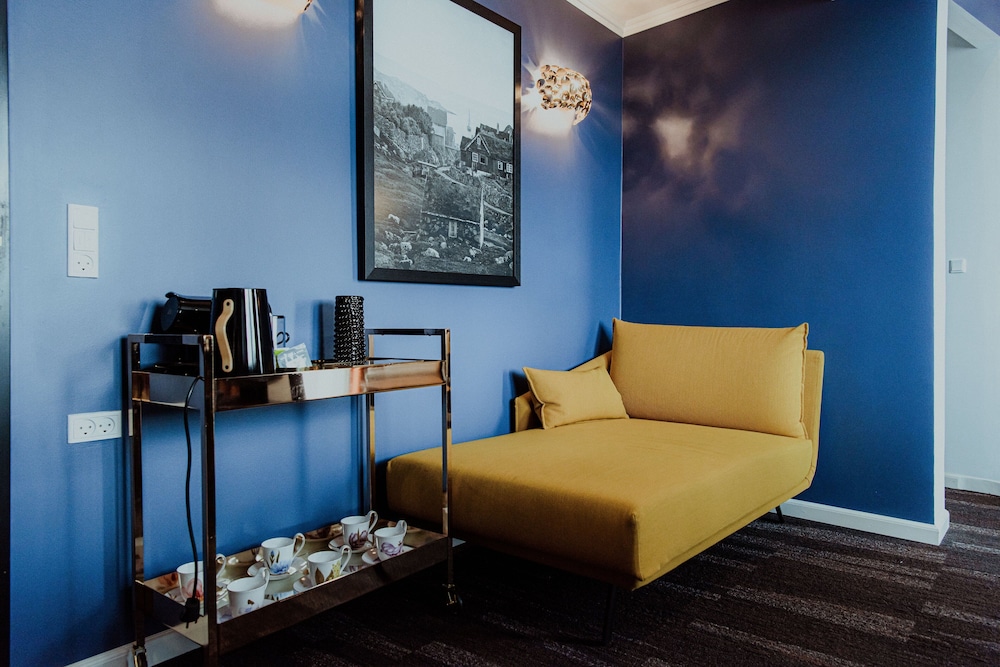 Suite, 1 Bedroom - Photo 3