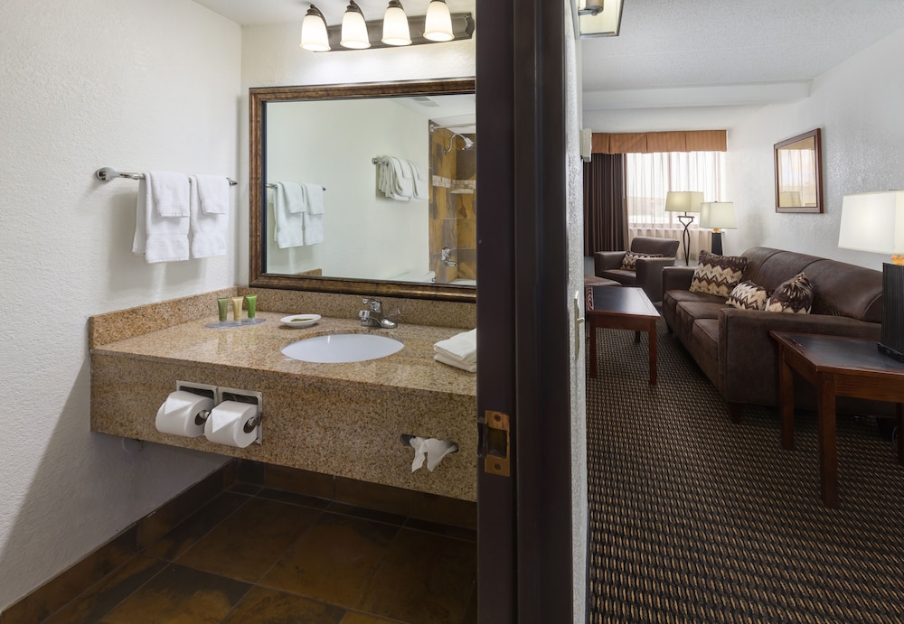Suite, 1 Twin Bed (Executive Double-Queen, Alcove Suite) - Photo 4