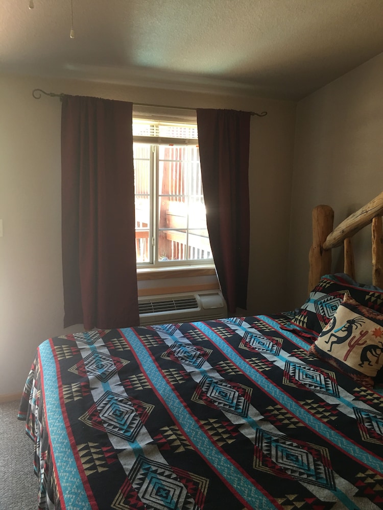 Comfort Room, 1 King Bed, Balcony, Ground Floor photo 2