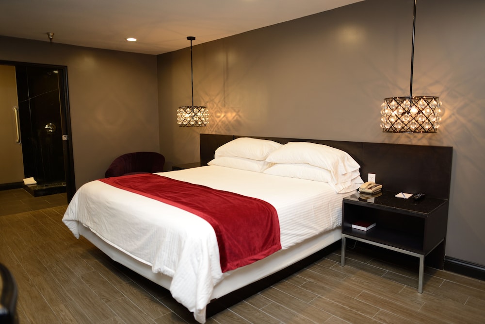 Deluxe Room, 1 King Bed - Photo 2